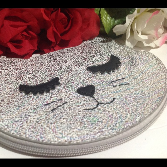 Betsey Johnson Cat Face Wristlet Bag - Picture 2 of 16